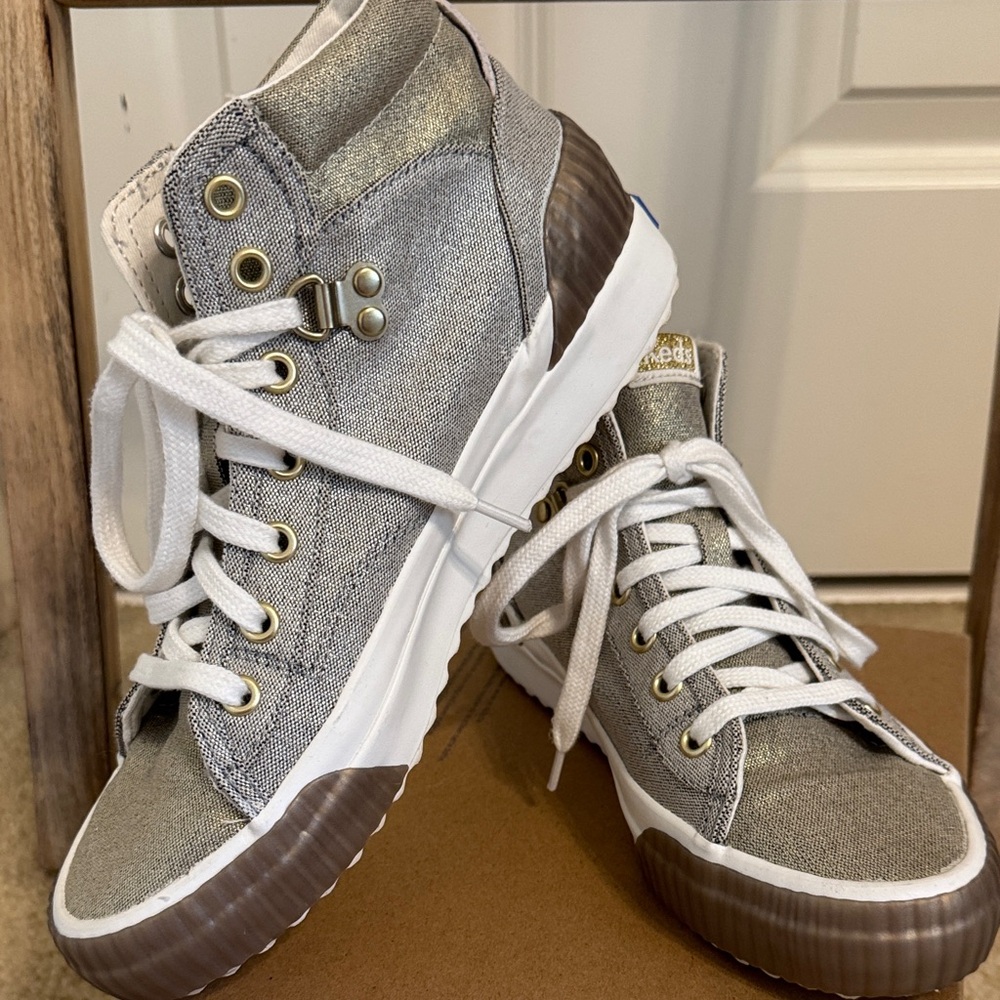 Stylish Women's High-Top Sneakers